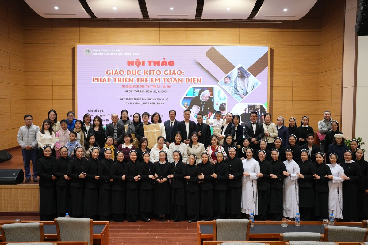 Hội Thảo Học Viện Thần Học Phêrô Lê Tùy Tháng 11 2025   Chụp Ảnh Chung