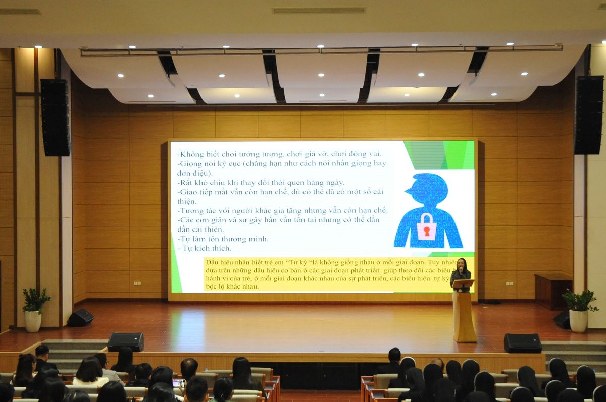 Hội Thảo Học Viện Thần Học Phêrô Lê Tùy Tháng 11 2025   Diễn Giả Mai Thị Anh (toàn Cảnh)