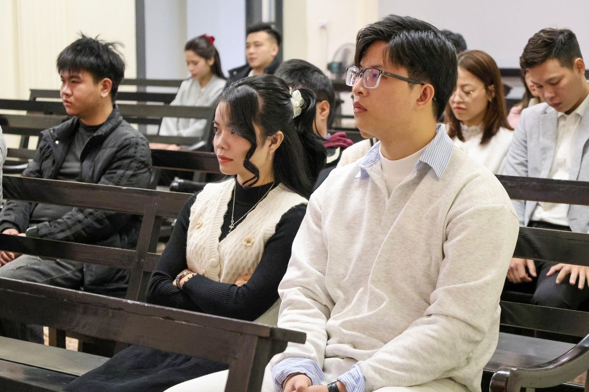 Chăm Chú Nghe Giảng Tĩnh Tâm