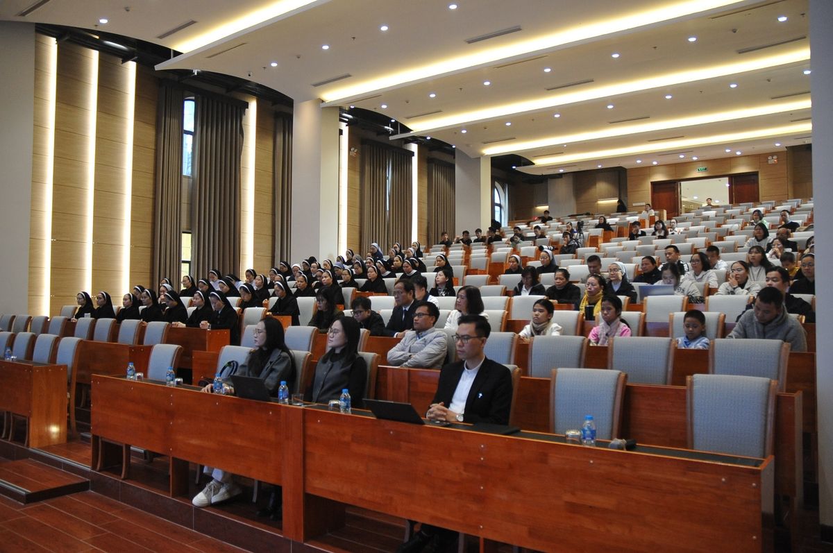 Hội Thảo Học Viện Thần Học Phêrô Lê Tùy Tháng 11 2025   Toàn Cảnh Hội Trường (từ Dưới Lên Trên)